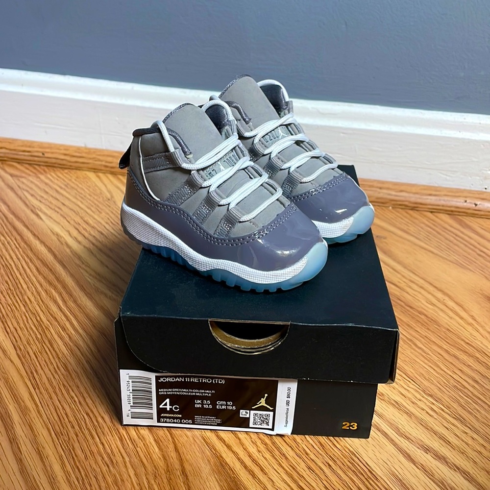 Like New Jordan 11s Cool Grey